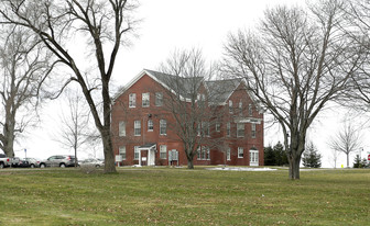 Brick Hill Cottages Apartments