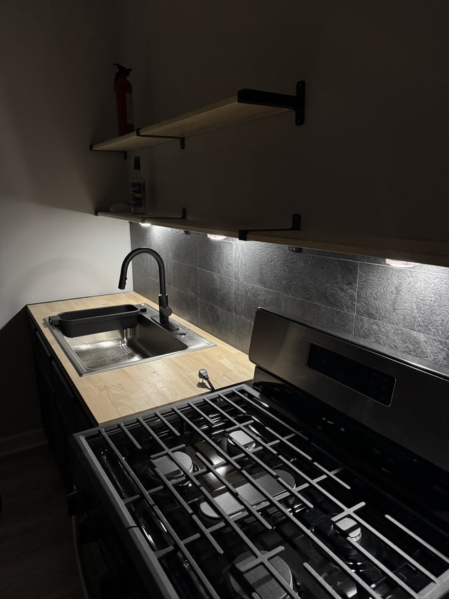 700 S Oakley Blvd, Unit Corner on Oakley in Chicago, IL - Building Photo - Building Photo