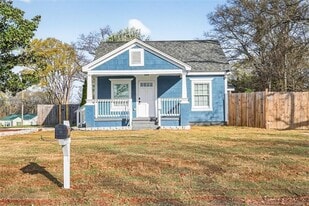 240 E 5th Ave in Winder, GA - Building Photo