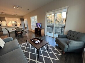 3158 Stillhouse Creek Dr in Atlanta, GA - Foto de edificio - Building Photo