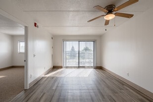 St. Antoine Gardens in Detroit, MI - Building Photo