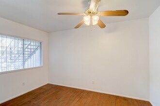2921 Country Manor Ln in Las Vegas, NV - Building Photo - Building Photo