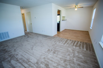 Maplewood Apartments - Tax Credit in Chesapeake, VA - Building Photo - Interior Photo