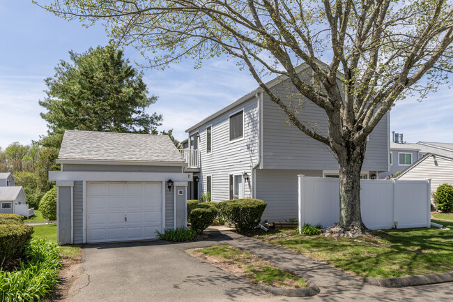 property at 20 Peddlers Dr