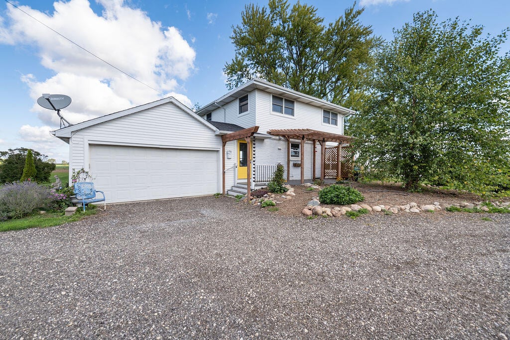 N1033 Co Rd K in Sharon, WI - Building Photo