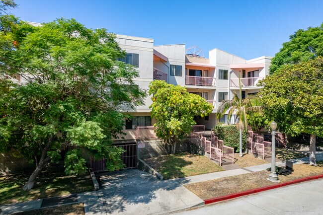 345 N Jackson St in Glendale, CA - Foto de edificio - Building Photo