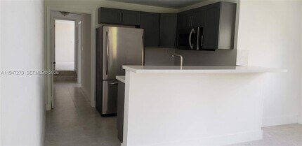 9285 SW 37th St in Miami, FL - Building Photo - Building Photo