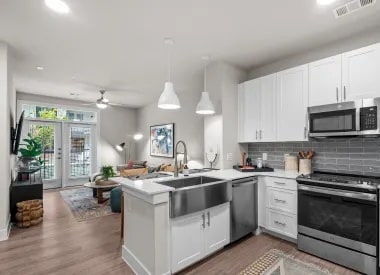 940 W Bay Area Blvd in Webster, TX - Building Photo