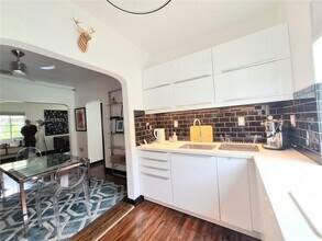 1227 Meridian Ave in Miami Beach, FL - Building Photo - Building Photo