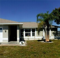 161 SE 18th Terrace in Cape Coral, FL - Building Photo