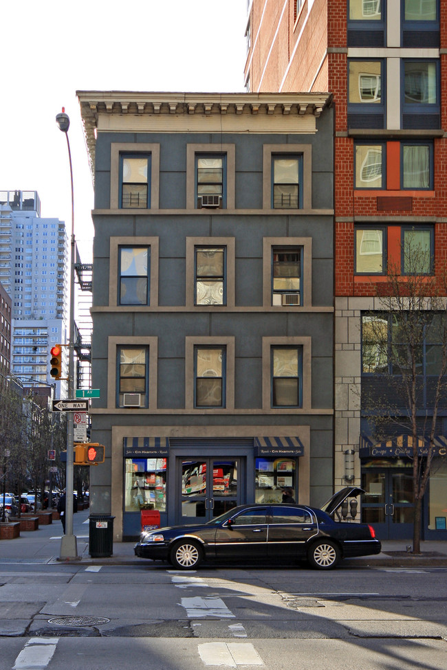 1460 First Ave in New York, NY - Building Photo - Building Photo