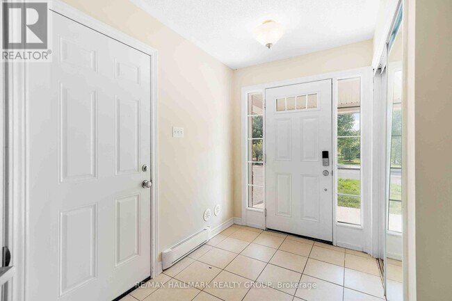 164 Sunshine Crescent in Ottawa, ON - Building Photo - Building Photo