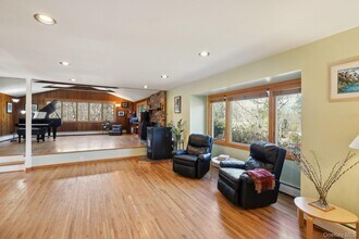 2 Andrea Dr in East Setauket, NY - Building Photo - Building Photo