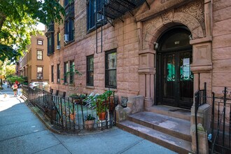 214 Clinton St in Brooklyn, NY - Foto de edificio - Building Photo