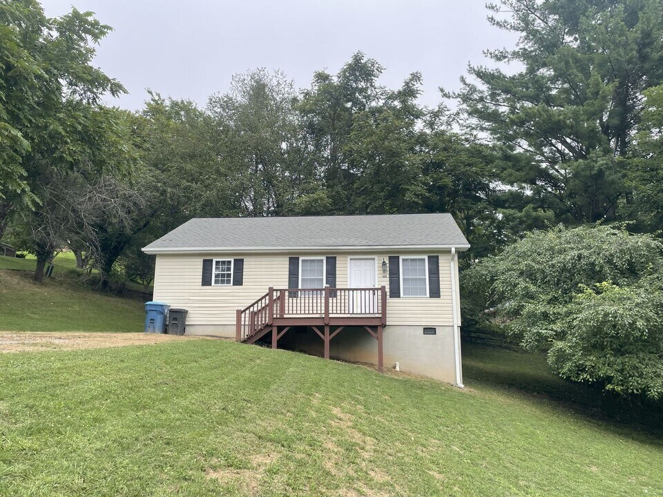 152 Cecil St in Boone, NC - Building Photo