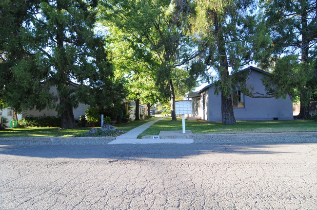 914-916 Lawton Ave in Roseville, CA - Foto de edificio - Building Photo