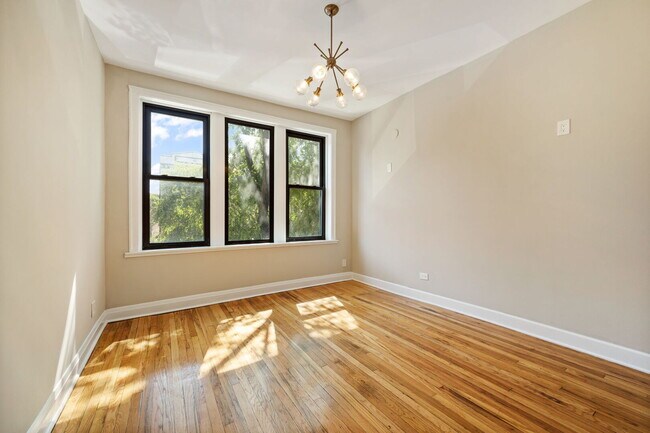 2242 N Western Ave in Chicago, IL - Building Photo - Building Photo