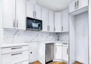 West 94th Street in New York, NY - Building Photo - Building Photo