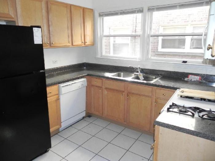 8130 Knox Ave in Skokie, IL - Building Photo