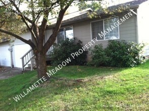 2094 Springcrest Ct S in Salem, OR - Building Photo - Building Photo