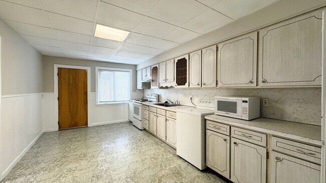 797 Cambridge St, Unit 1 in Cambridge, MA - Foto de edificio - Building Photo