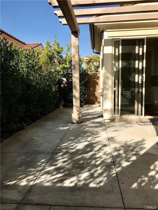 123 Overbrook in Irvine, CA - Building Photo