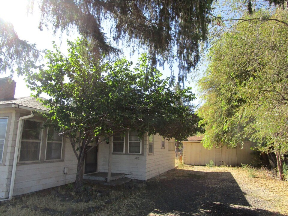 780 NW 2nd St in Prineville, OR - Building Photo
