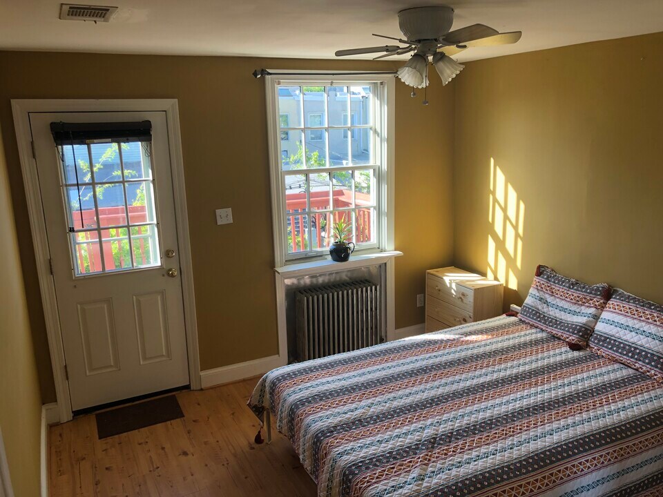 3229 Almond St in Philadelphia, PA - Building Photo