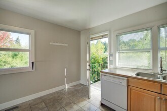 2410 SW Brandon St in Seattle, WA - Building Photo - Building Photo