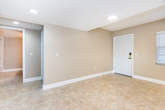 11644 SW Egret Cir in Lake Suzy, FL - Building Photo - Building Photo