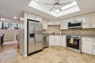 7302 E Rancho Vista Dr in Scottsdale, AZ - Building Photo - Building Photo