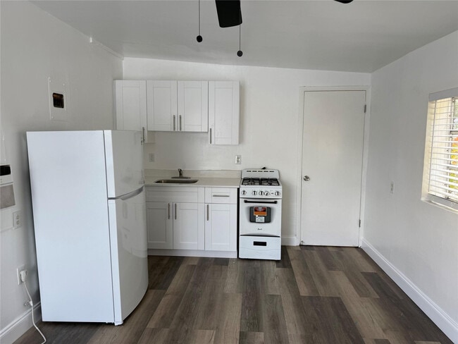 1743 Moffett St in Hollywood, FL - Building Photo - Building Photo