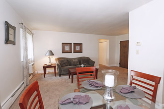 Monroeville Apartments at Birnam Wood in Monroeville, PA - Foto de edificio - Interior Photo