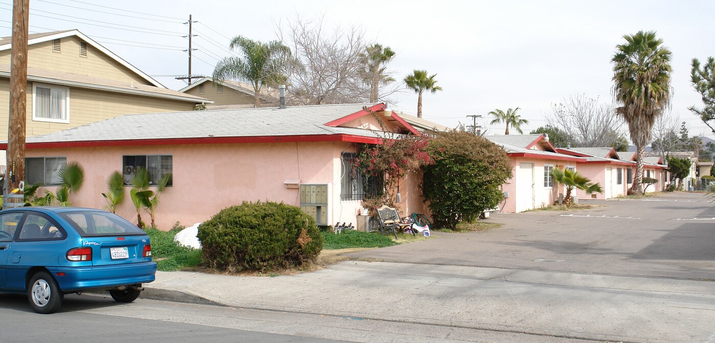 419 S Johnson Ave in El Cajon, CA - Building Photo