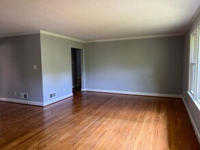 9900 Wildwood Rd in Kensington, MD - Building Photo - Building Photo