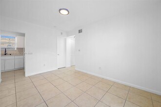 577 NE 82nd St in Miami, FL - Building Photo - Building Photo