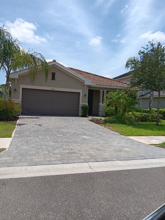 2224 Dancy St in Naples, FL - Building Photo