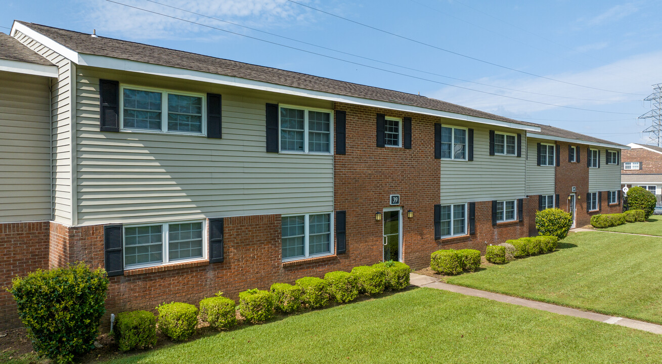 Cardinal Village Apartments in Jacksonville, NC - Foto de edificio