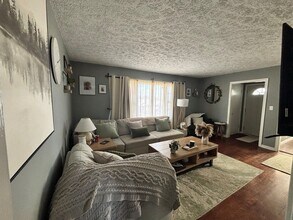 1020 Parkway Dr in Bellevue, NE - Building Photo - Building Photo