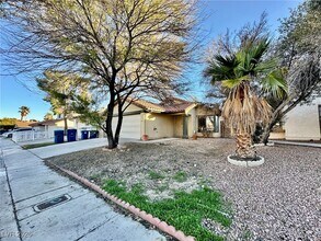 7385 Coffeyville Ave in Las Vegas, NV - Building Photo - Building Photo