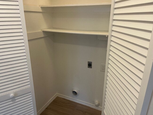 1156 Highpoint Rd in Bedford, TX - Building Photo - Building Photo