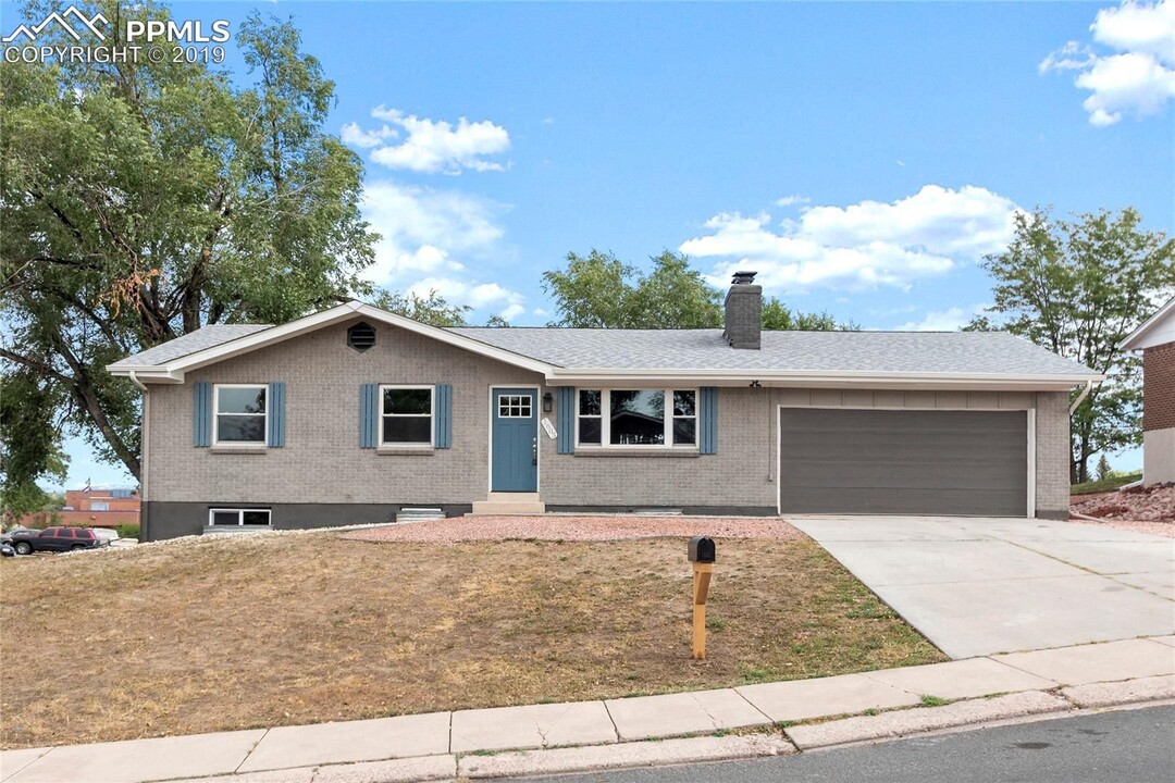 1605 Kodiak Dr in Colorado Springs, CO - Building Photo