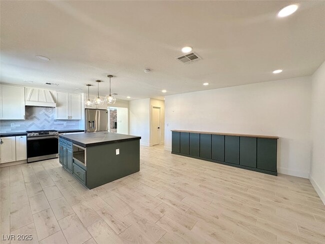 property at 224 Autumn Ct