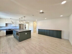 224 Autumn Ct in Henderson, NV - Building Photo - Building Photo