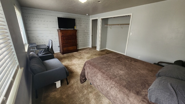 8543 Poison Oak Dr in West Jordan, UT - Building Photo - Building Photo