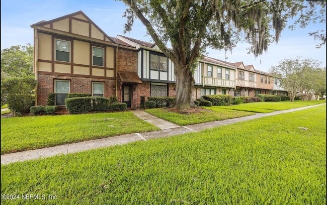 8191 Trafalgar Sq in Jacksonville, FL - Foto de edificio - Building Photo