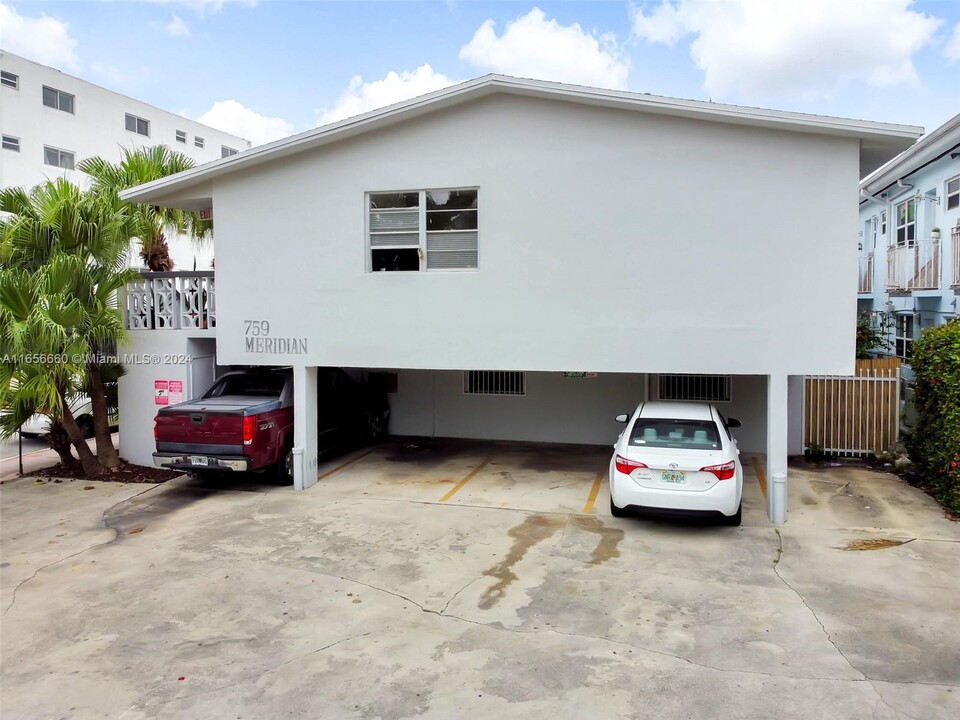 759 Meridian Ave, Unit 4 in Miami Beach, FL - Building Photo