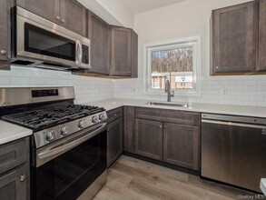 4 S Hls Wy-Unit -8 in Wappingers Falls, NY - Building Photo - Building Photo