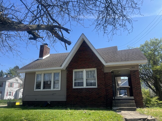 918 Robinson St in West Lafayette, IN - Building Photo - Building Photo