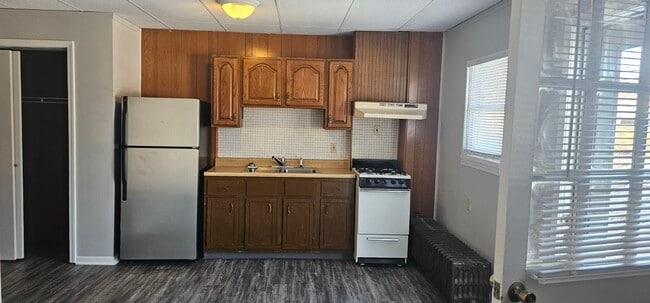 807 W 3rd St, Unit Apt 4 in Mishawaka, IN - Building Photo - Building Photo